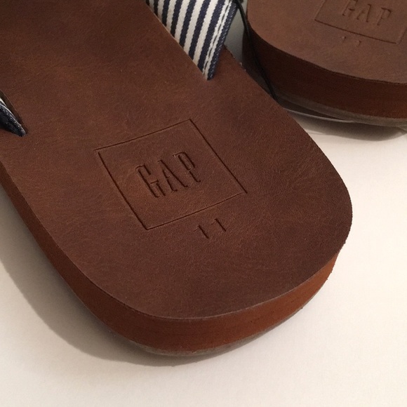 NEW GAP Men’s Thong Sandals Flip Flop Shoe - Picture 3 of 6
